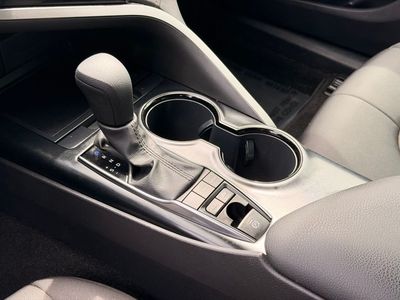 2020 Toyota Camry Hybrid LE — photo 20 view