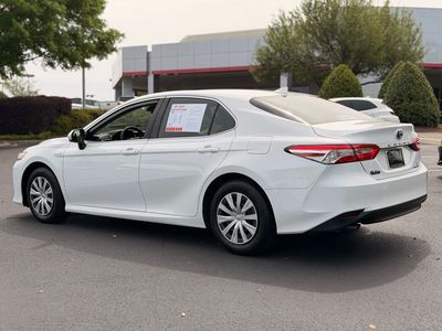 2020 Toyota Camry Hybrid LE — photo 10 view
