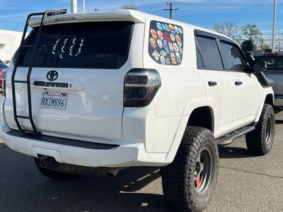 2020 Toyota 4Runner - Photo 2