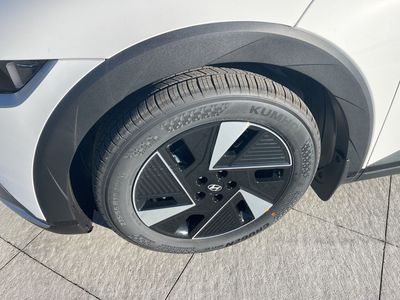 2026 Hyundai IONIQ 5 — photo 9 view
