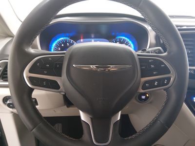 2023 Chrysler Pacifica — photo 12 view