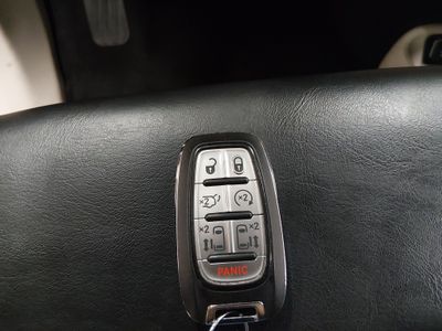 2023 Chrysler Pacifica — photo 15 view