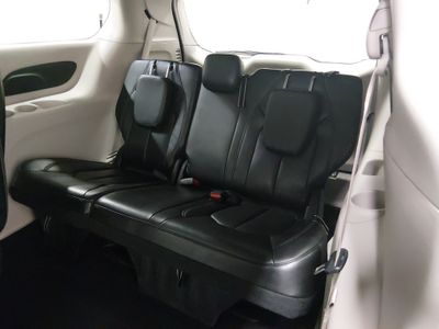 2023 Chrysler Pacifica — photo 17 view
