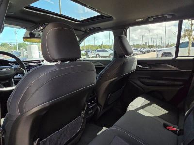 2026 Jeep Grand Cherokee — photo 9 view