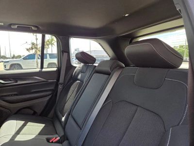 2026 Jeep Grand Cherokee — photo 7 view