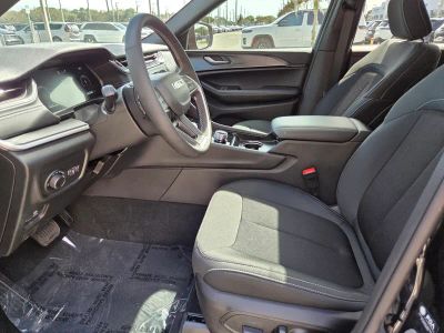 2026 Jeep Grand Cherokee — photo 13 view
