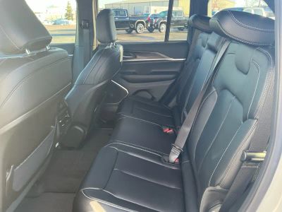 2026 Jeep Grand Cherokee — photo 17 view