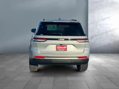 2026 Jeep Grand Cherokee — engine compartment view