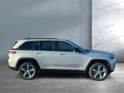 2026 Jeep Grand Cherokee — photo 8 view