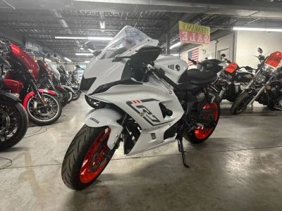 2023 Yamaha YZF-R7 — front three-quarter view