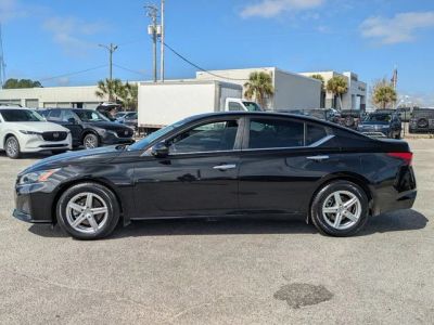 2023 Nissan Altima - Photo 2