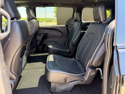 2024 Chrysler Pacifica - Photo 3