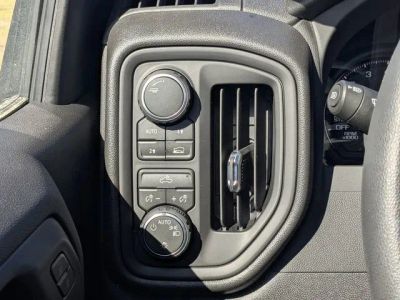 2026 Chevrolet Silverado 1500 — photo 17 view