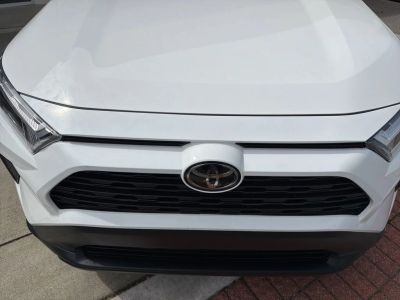 2024 Toyota RAV4 — photo 12 view