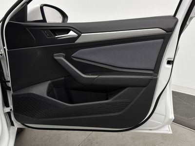 2025 Volkswagen Jetta - Photo 29
