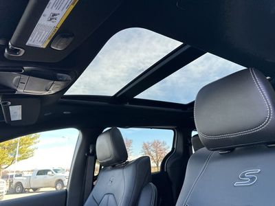 2026 Chrysler Pacifica — photo 12 view