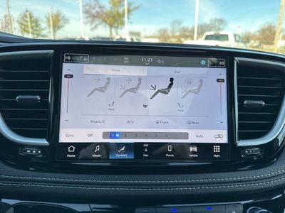 2026 Chrysler Pacifica — photo 15 view