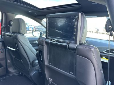 2026 Chrysler Pacifica — photo 14 view