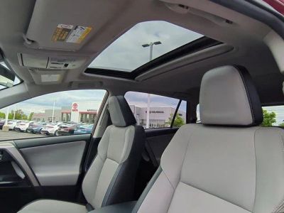2018 Toyota RAV4 - Photo 10