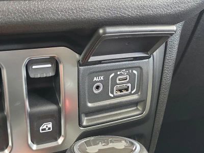 2026 Jeep Wrangler — photo 27 view