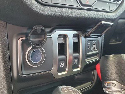 2026 Jeep Wrangler — photo 13 view