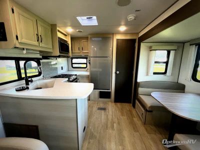 2027 Coachmen Catalina Legacy Edition — photo 10 view