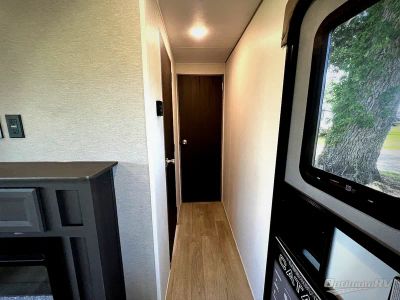 2027 Coachmen Catalina Legacy Edition — photo 15 view