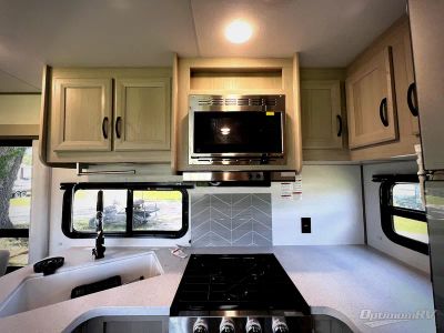 2027 Coachmen Catalina Legacy Edition — photo 13 view