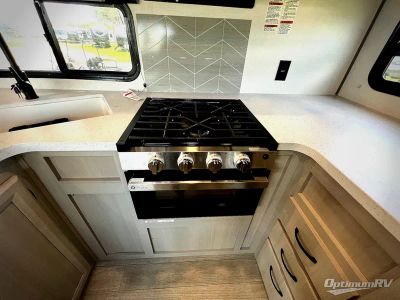 2027 Coachmen Catalina Legacy Edition — photo 11 view