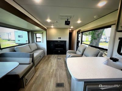 2027 Coachmen Catalina Legacy Edition — detail view