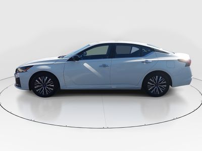 2025 Nissan Altima - Photo 4