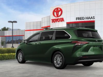 2026 Toyota Sienna — photo 8 view
