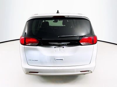 2023 Chrysler Voyager — photo 28 view