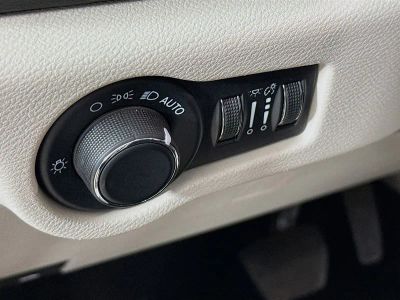 2023 Chrysler Voyager — photo 8 view