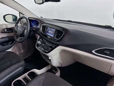 2023 Chrysler Voyager — photo 34 view