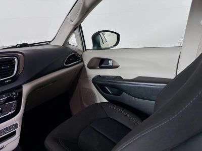 2023 Chrysler Voyager — photo 24 view