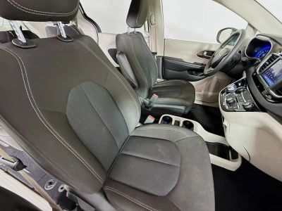 2023 Chrysler Voyager — photo 33 view