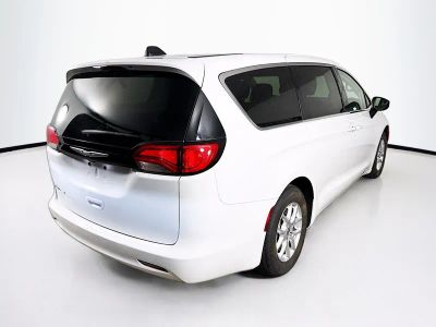 2023 Chrysler Voyager — photo 29 view