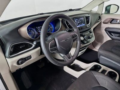 2023 Chrysler Voyager — photo 7 view