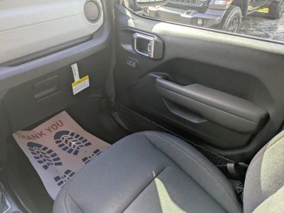 2026 Jeep Wrangler — photo 15 view