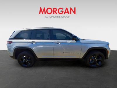 2025 Jeep Grand Cherokee — side profile view