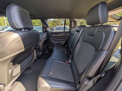 2025 Jeep Grand Cherokee — photo 12 view