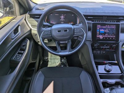 2025 Jeep Grand Cherokee — photo 14 view
