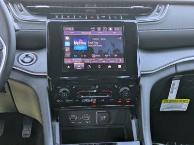 2025 Jeep Grand Cherokee — photo 16 view