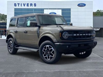 2026 Ford Bronco Outer Banks in Marsh Gray — front three-quarter view