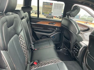 2025 Jeep Grand Cherokee - Photo 19