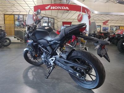 2025 Honda CB300R - Photo 6