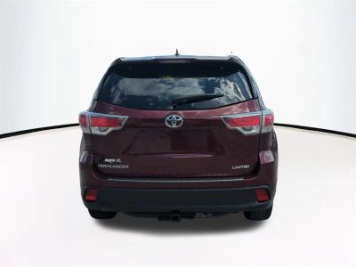 2015 Toyota Highlander — engine compartment view