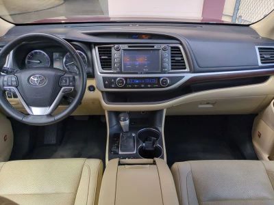 2015 Toyota Highlander — photo 18 view