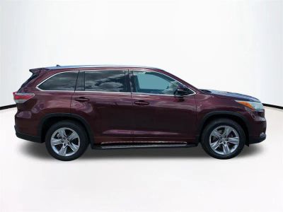 2015 Toyota Highlander — interior view